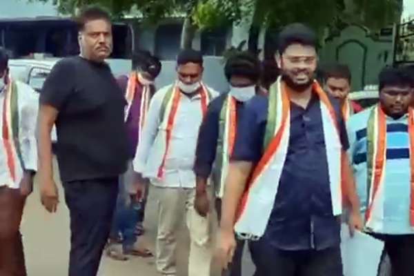 கொரியர் மூலம் டிவிட்டர் 
