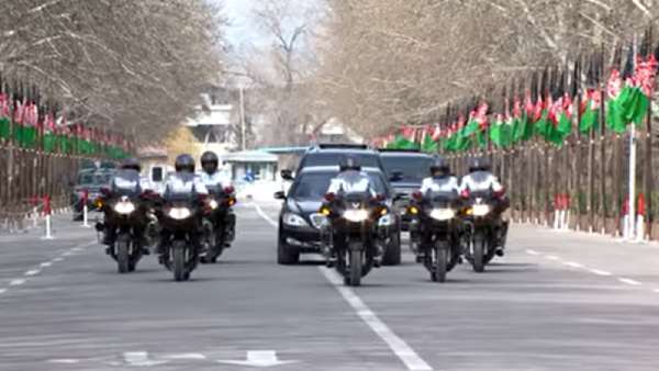 கொள்ளையடித்துச் சென்ற ஆப்கான் அதிபர் 