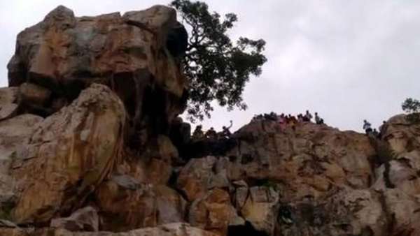 நிலைத்தடுமாறி மலையிலிருந்து 