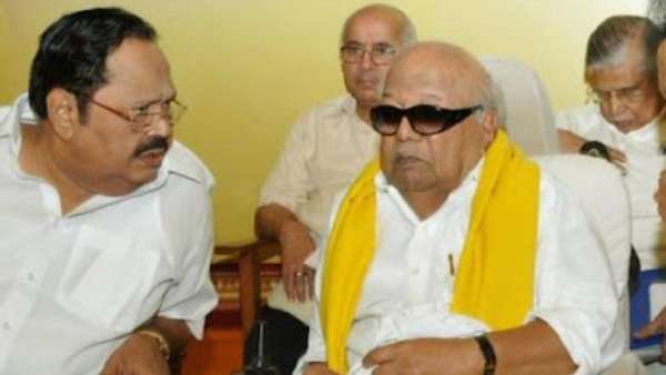 கருணாநிதி- துரைமுருகன் பாசம் 