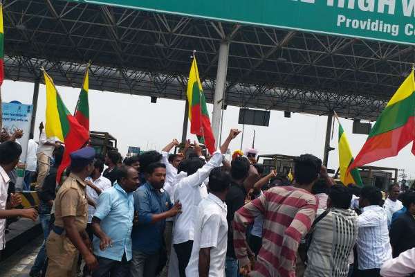 போலீசார் குவிப்பு போலீசார் குவிப்பு