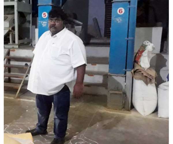  காரில் சென்ற ஆடிட்டர் 