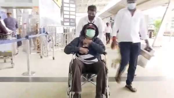குரல் உடைந்து உடல் தளர்ந்து 