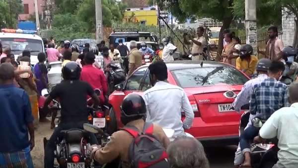 கடுமையான போக்குவரத்து நெரிசல் 