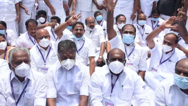 அதிமுக எம்எல்ஏக்கள் விடுதலை அதிமுக எம்எல்ஏக்கள் விடுதலை
