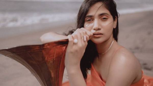 அந்தக் கண்களும் கவிதை சொல்லுதே