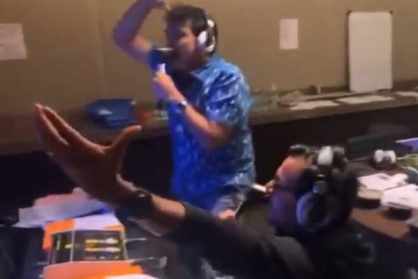 உருகிய வர்ணனையாளர்கள்