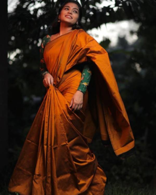 ஏக்கம் கூட்டும் ஷபானா ஏக்கம் கூட்டும் ஷபானா