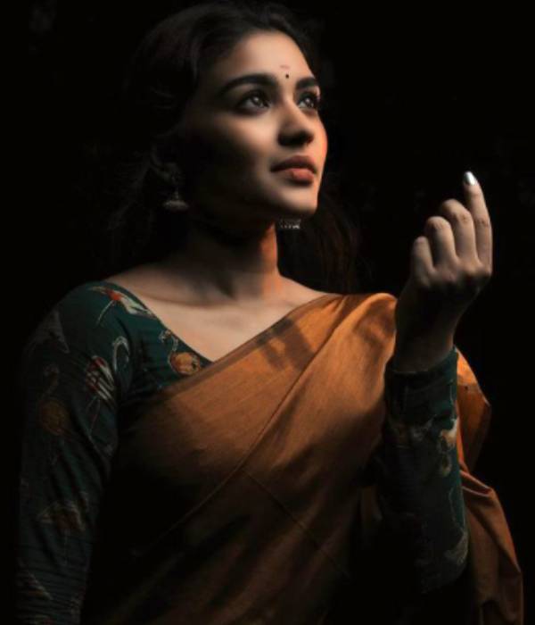 கையில் அந்த மோதிரம் கையில் அந்த மோதிரம்