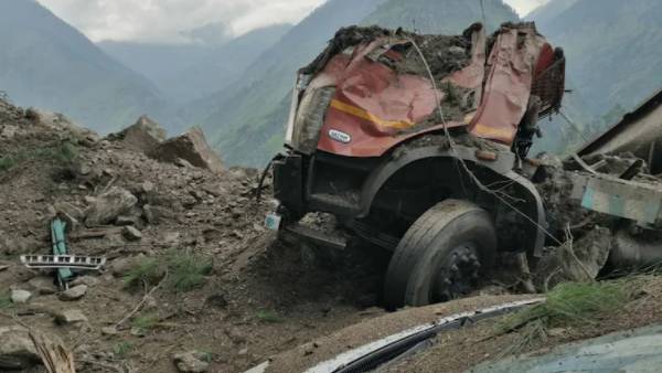 Himachal Pradesh’s Kinnaur landslide: Two dead 50 people trapped under debris Himachal Pradesh’s Kinnaur landslide: Two dead 50 people trapped under debris