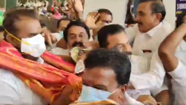 தூத்துக்குடி சென்ற வேலுமணி 