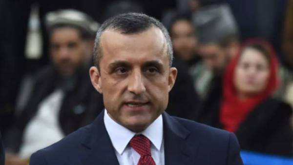 நாட்டை விட்டு வெளியேறுகிறார் நாட்டை விட்டு வெளியேறுகிறார்