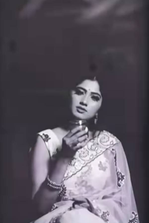 தத்ரூபமாக மாறிட்டாரே. 