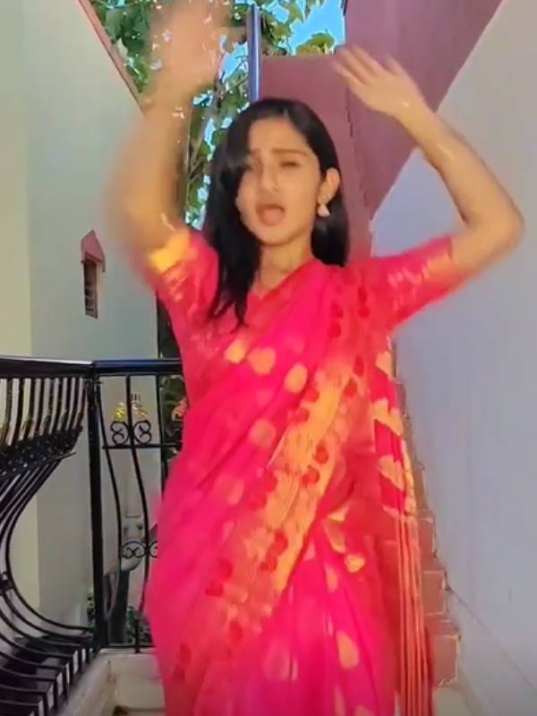 அப்போ குழந்தை நட்சத்திரம் இப்போ கதாநாயகி 