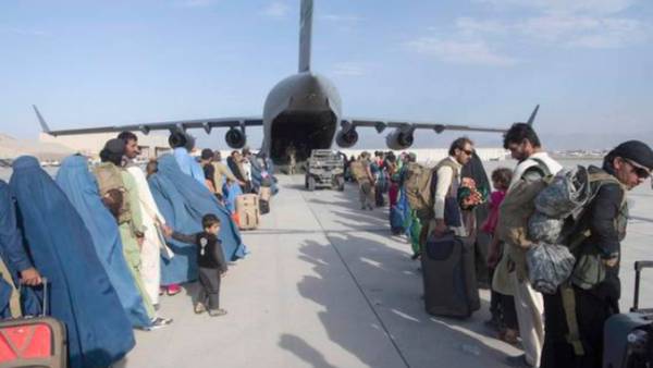 ஏர்போர்ட்டில் விமானங்களால் டிராபிக் நெரிசல் ஏர்போர்ட்டில் விமானங்களால் டிராபிக் நெரிசல்