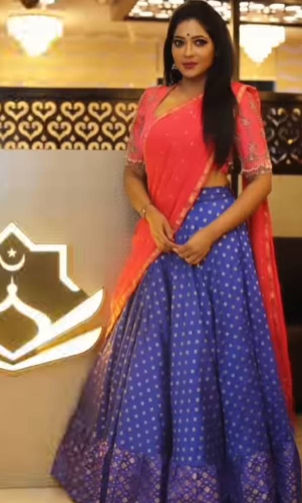 அது மட்டும் தனியா தெரியுது