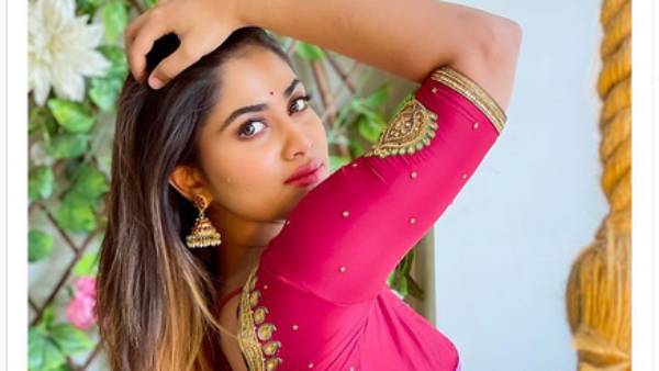 காருக்குள்ள யாரு காருக்குள்ள யாரு