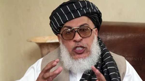 இந்தியாவில் பயிற்சி பெற்றவர் 