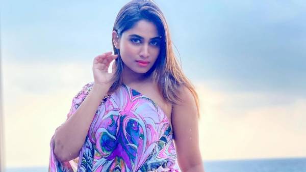 பகல் நிலவாக பிரகாசம் தான் பகல் நிலவாக பிரகாசம் தான்