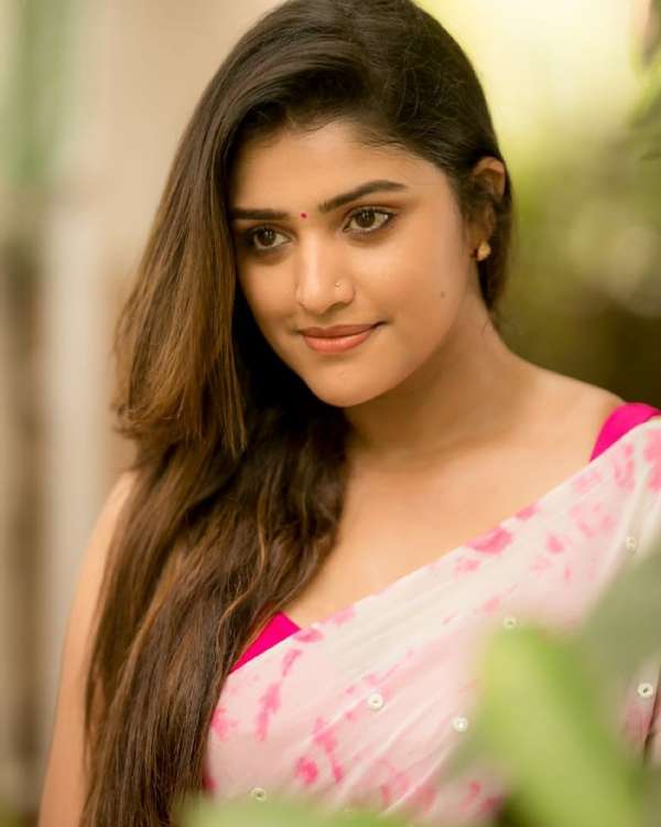 இளசுகளின் மனசில் ராணி தான் இளசுகளின் மனசில் ராணி தான்