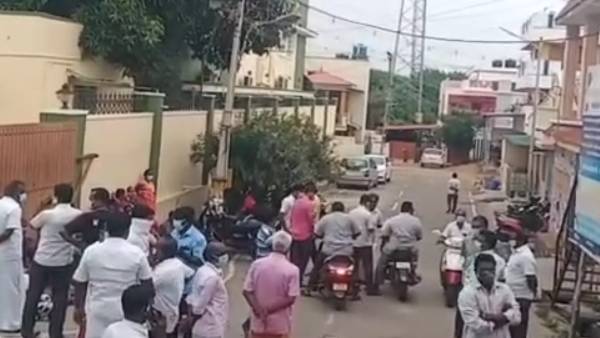 எஸ்.பி.வேலுமணிக்கு சொந்தமான இடங்களில் சோதனை எஸ்.பி.வேலுமணிக்கு சொந்தமான இடங்களில் சோதனை