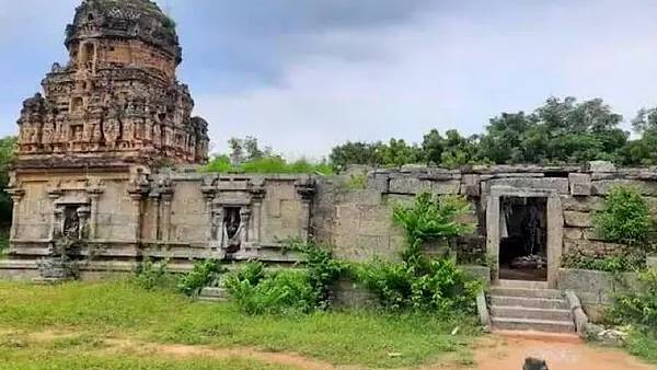 கோயில் அலுவலர்கள் கோயில் அலுவலர்கள்