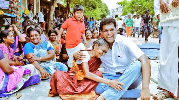 மன்னார்குடி மக்களுக்கு தடுப்பூசி 