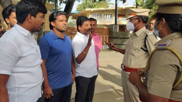 கருப்பு ஆடுகள்