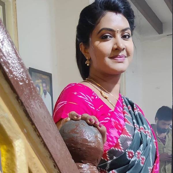 வெள்ளி திரையிலும் கதாநாயகி