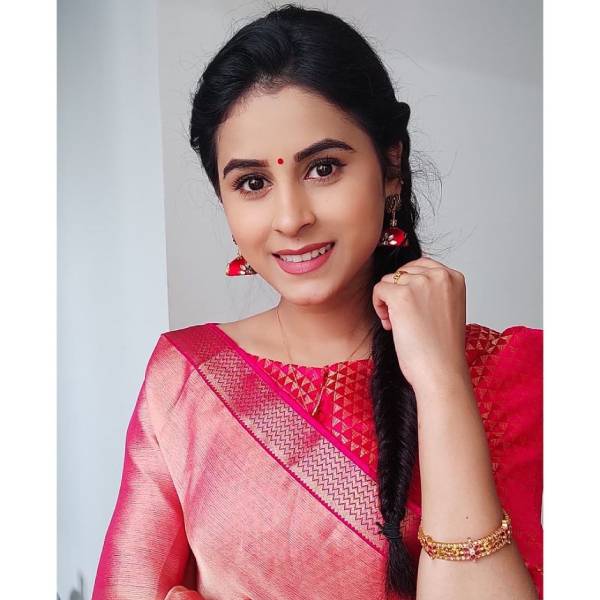 கலக்கும் குயின் கலக்கும் குயின்