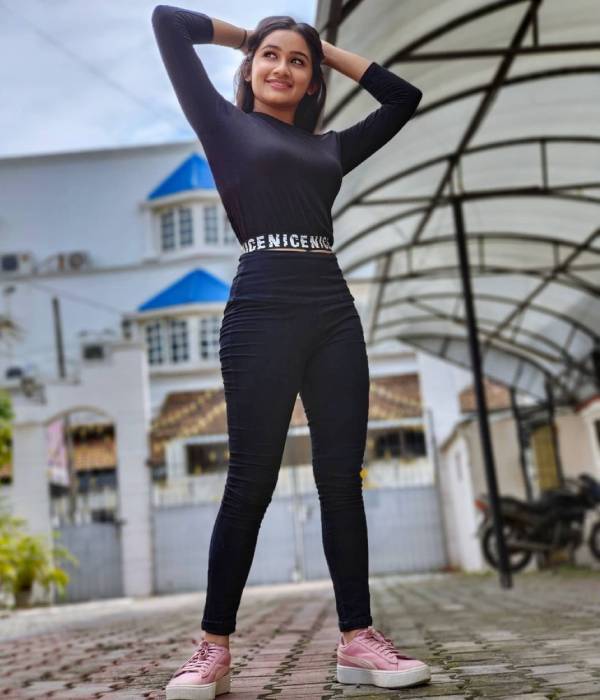 ரவீனாவின் அழகு நவரசம் தான்