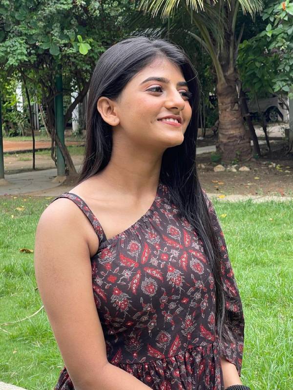 அங்கே காற்று வாங்குது