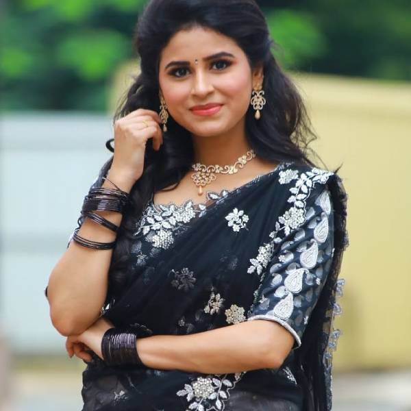 ராஜா ராணியில் அறிமுகம் ராஜா ராணியில் அறிமுகம்