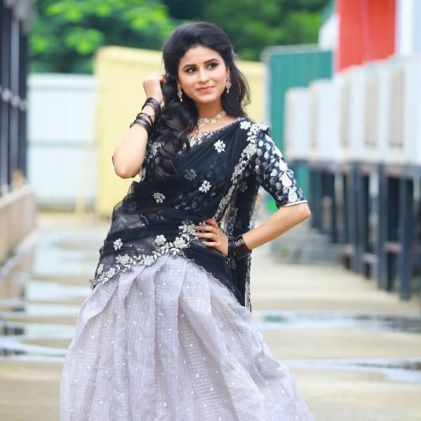 ஆப் சாரியில் அசத்தல் ஆப் சாரியில் அசத்தல்