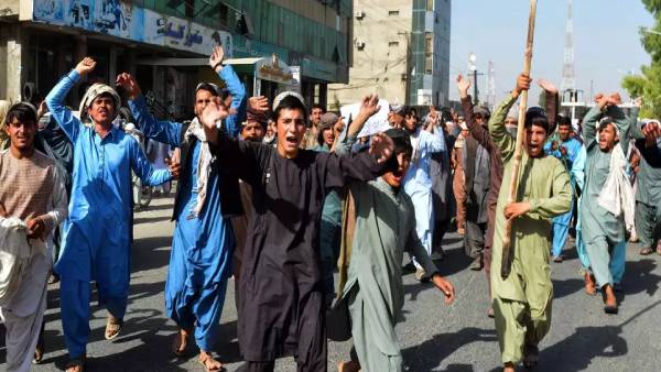 பொதுமக்கள் போராட்டம் பொதுமக்கள் போராட்டம்