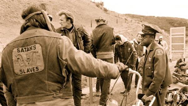 சாத்தான் அடிமை 