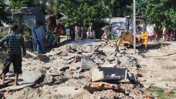 பின்னணி என்ன