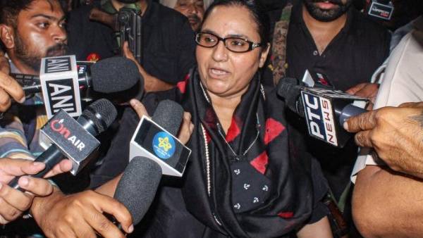 பெண் அமைச்சர் ராஜினாமா பெண் அமைச்சர் ராஜினாமா