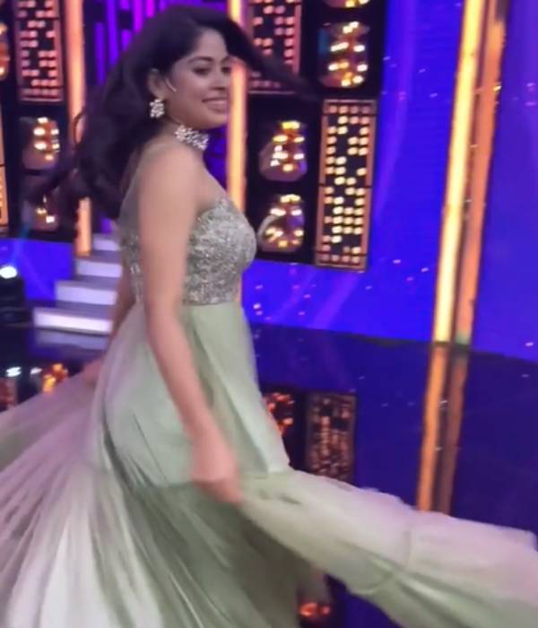 எங்கேயோ பார்த்த மாதிரி இருக்கு