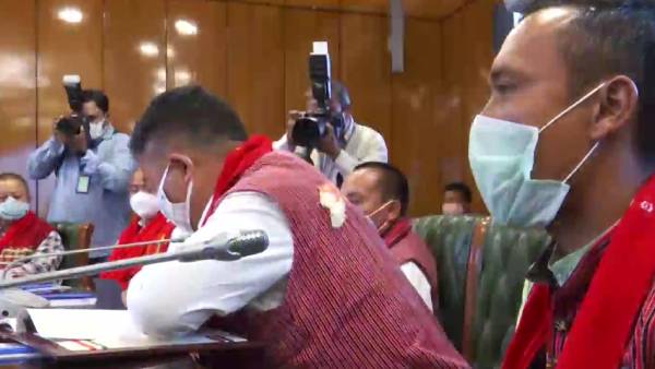  டெல்லியில் கையெழுத்து