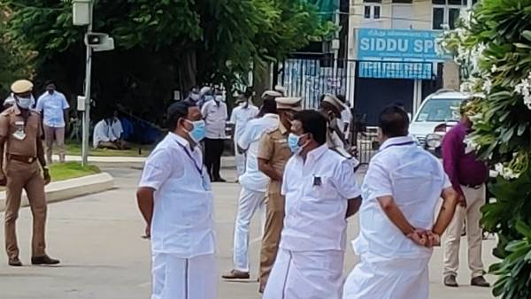 அதிமுக வெளிநடப்பு