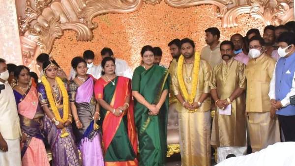  சசிகலா தலைமையில்...