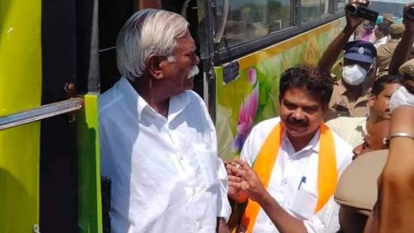 போலீசாருடன் வாக்குவாதம் 