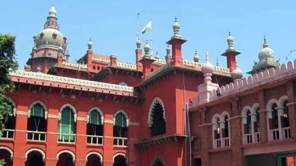 Chennai HC orders for issuing warrant for 2 those who seeks exemption from entry tax Chennai HC orders for issuing warrant for 2 those who seeks exemption from entry tax