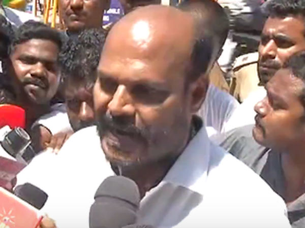 நாலரை சென்ட் நாலரை சென்ட்
