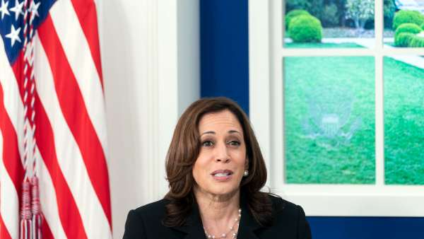 சந்தித்து பேசுகிறார் சந்தித்து பேசுகிறார்