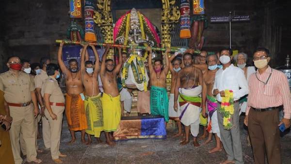 Ganesha Chaturthi Festival: Tirthavari at Pillaiyarpatti - Ganesha shining in golden armor 