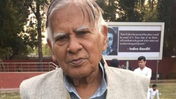  முதல்வர் தந்தை மீது புகார்