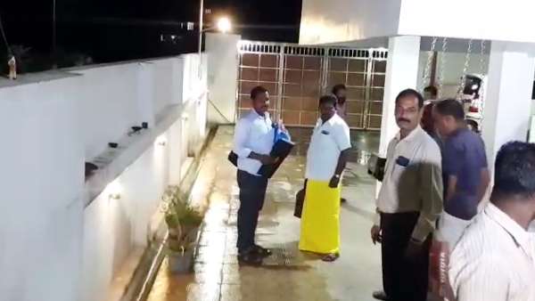 மாஜிக்கள் மீது வழக்குகள் மாஜிக்கள் மீது வழக்குகள்