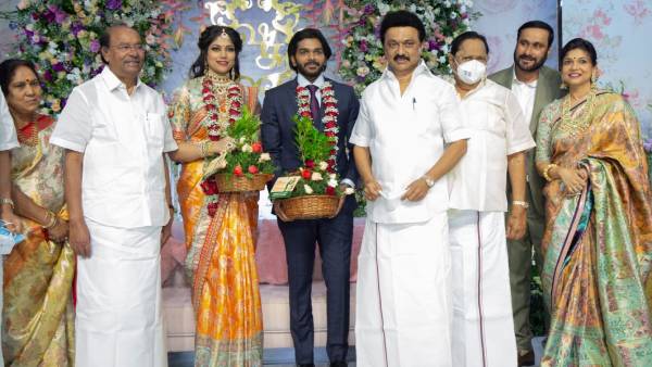 புன்னகை ததும்ப இருந்த ஸ்டாலின் 